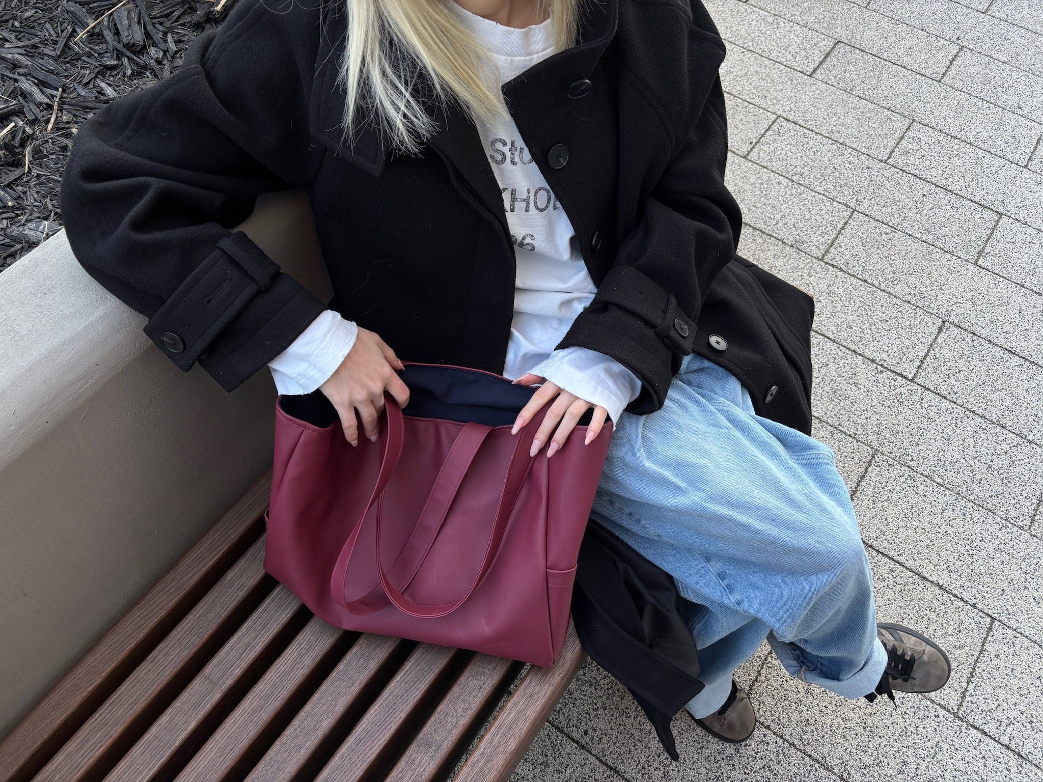 Tumepunane tote bag